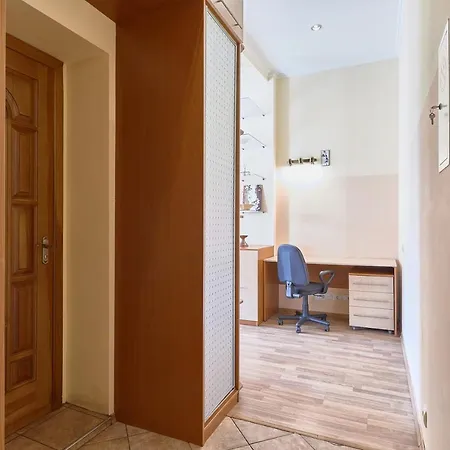 Apartment студія з видом на майдан незалежності *